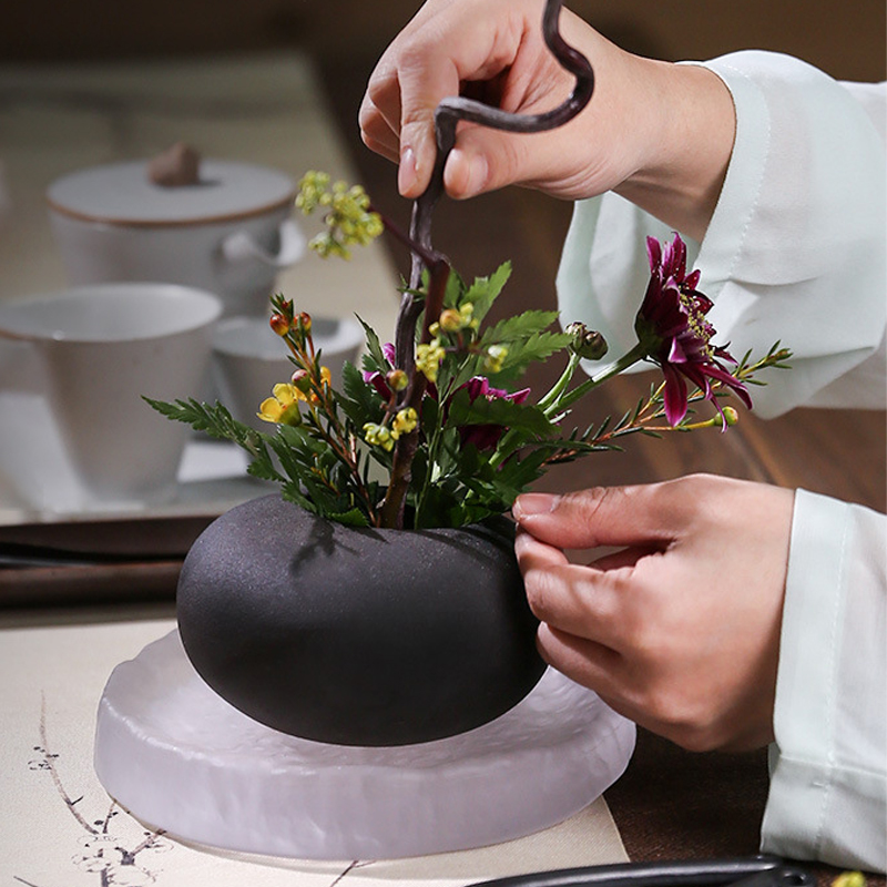 إناء ترتيب زهور إيكيبانا على ا - مراجعة Ikebana Vase Kenzan وسعره